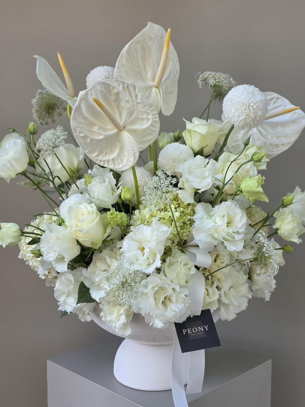 Noble White Arragement 